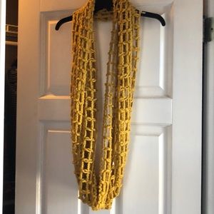 Yellow gold knitted scarf